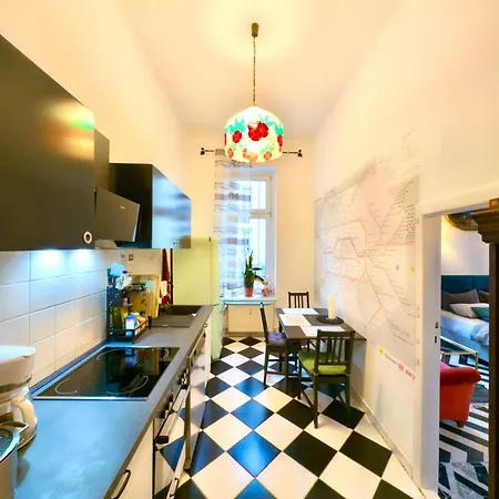 -neu- Vintage-flair In Kreuzberg Apartment Berlin